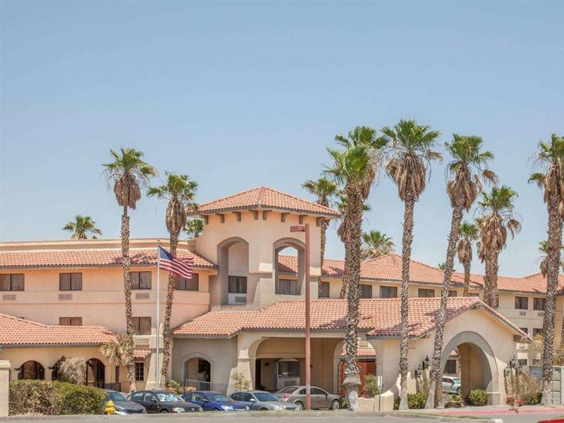 Hotel Ramada By Wyndham Barstow Exterior foto